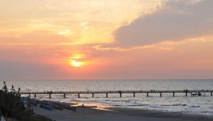 Sonnenuntergang über der Seebrücke Kühlungsborn Ost