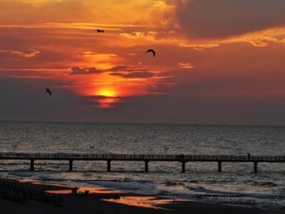 Seebrücke und Sonnenuntergang Kühlungsborn Ost